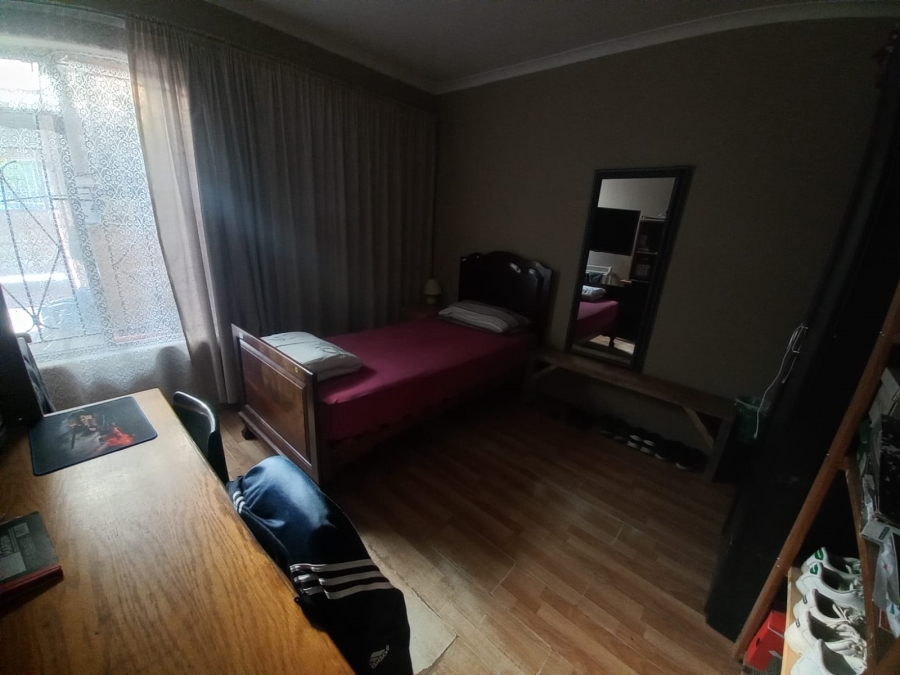 6 Bedroom Property for Sale in Woodlands Western Cape